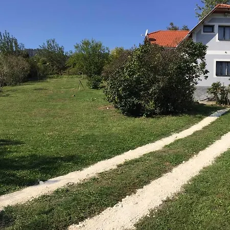 Eszter-haz